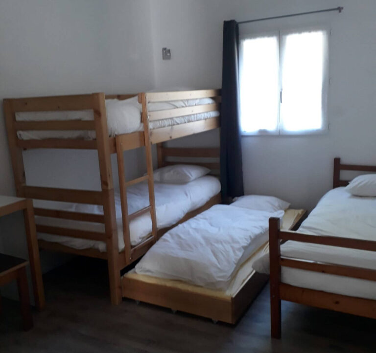 chambre 4 lits logement 6 personnes - Locations Hameau de Saintonge